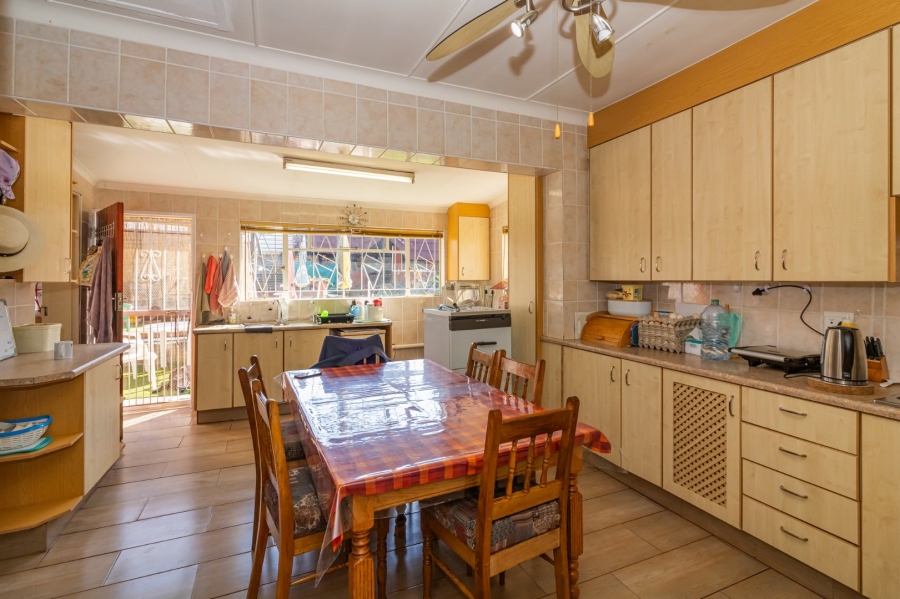 6 Bedroom Property for Sale in Morewag Free State